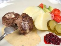 Färsbiffar med fetaost och gräddsås
